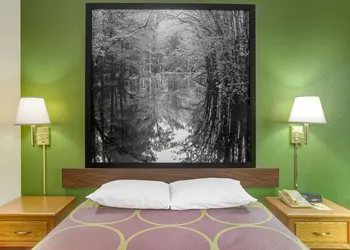 Super 8 by Wyndham Radford VA hotel thumbnail 7