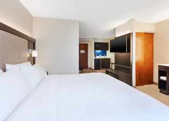 Holiday Inn Express & Suites Blacksburg - University Area by IHG hotel thumbnail 7