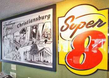 Super 8 by Wyndham Christiansburg hotel thumbnail 2
