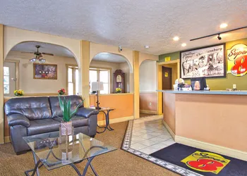 Super 8 by Wyndham Christiansburg hotel thumbnail 5
