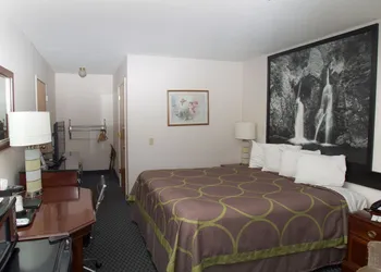 Super 8 by Wyndham Christiansburg hotel thumbnail 7