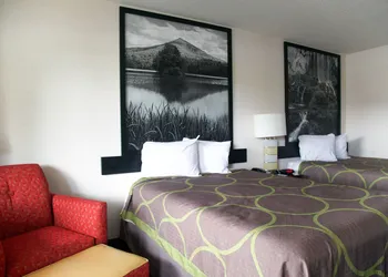 Super 8 by Wyndham Christiansburg hotel thumbnail 8