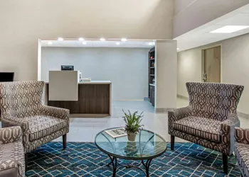La Quinta Inn by Wyndham Radford hotel thumbnail 3