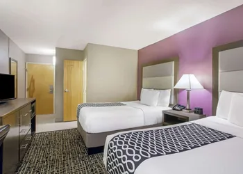 La Quinta Inn by Wyndham Radford hotel thumbnail 5