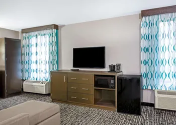 La Quinta Inn by Wyndham Radford hotel thumbnail 6