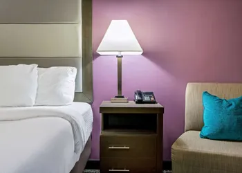 La Quinta Inn by Wyndham Radford hotel thumbnail 7