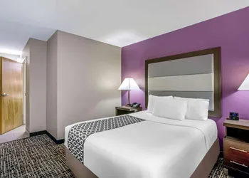 La Quinta Inn by Wyndham Radford hotel thumbnail 8