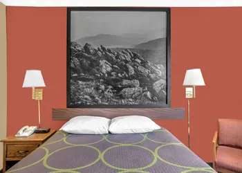 Super 8 by Wyndham Christiansburg/Blacksburg Area hotel thumbnail 4