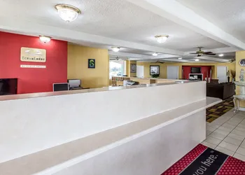 Econo Lodge Byron near Historic District - Warner Robins hotel thumbnail 3
