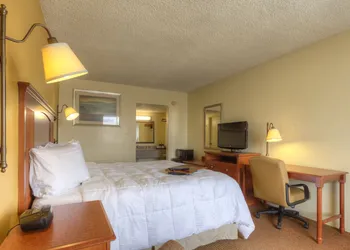 Econo Lodge Byron near Historic District - Warner Robins hotel thumbnail 7