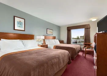 Super 8 by Wyndham Yellowknife hotel thumbnail 3