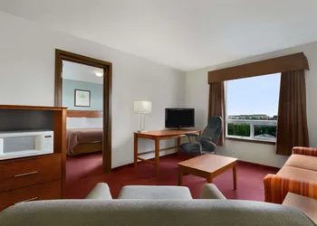 Super 8 by Wyndham Yellowknife hotel thumbnail 4