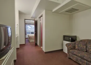 Super 8 by Wyndham Yellowknife hotel thumbnail 6