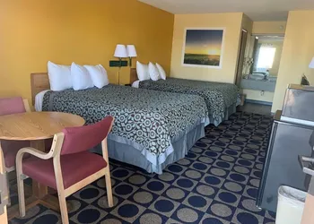 Days Inn by Wyndham Byron hotel thumbnail 6