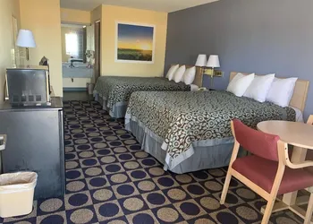 Days Inn by Wyndham Byron hotel thumbnail 7