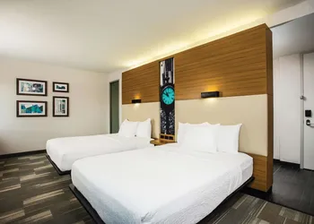 La Quinta Inn & Suites by Wyndham Winchester hotel thumbnail 7