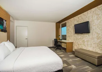La Quinta Inn & Suites by Wyndham Winchester hotel thumbnail 8