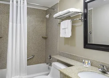 Quality Inn hotel thumbnail 3