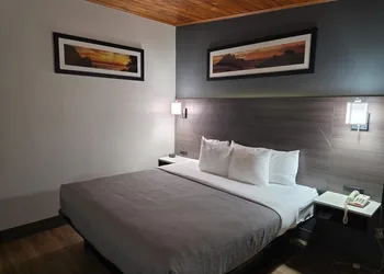 Quality Inn hotel thumbnail 4