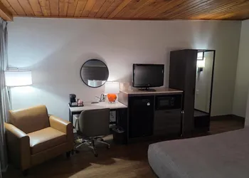 Quality Inn hotel thumbnail 6