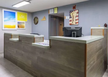 Days Inn by Wyndham Winchester hotel thumbnail 2
