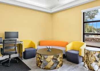Days Inn by Wyndham Salem hotel thumbnail 3