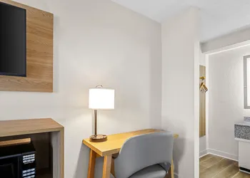 Days Inn by Wyndham Salem hotel thumbnail 5