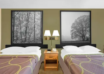 Super 8 by Wyndham Roanoke VA hotel thumbnail 4