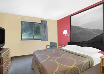 Super 8 by Wyndham Roanoke VA hotel thumbnail 6