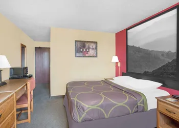 Super 8 by Wyndham Roanoke VA hotel thumbnail 8