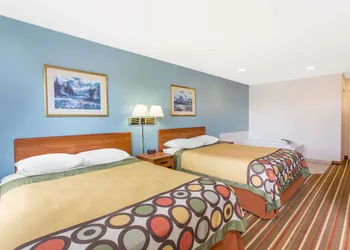Super 8 by Wyndham Bedford hotel thumbnail 3