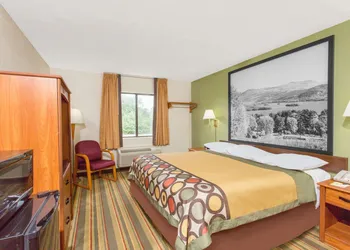 Super 8 by Wyndham Bedford hotel thumbnail 7