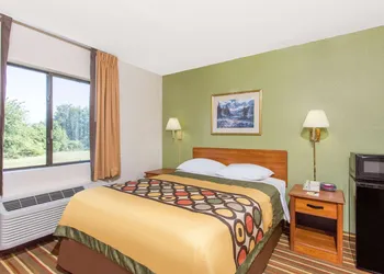 Super 8 by Wyndham Bedford hotel thumbnail 8