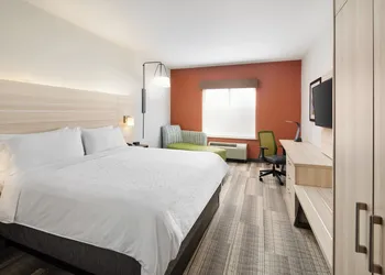 Holiday Inn Express & Suites Salem by IHG hotel thumbnail 6