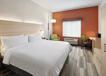 Holiday Inn Express & Suites Salem by IHG hotel thumbnail 8