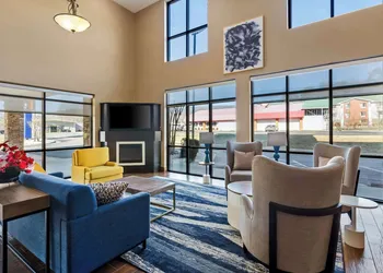 Comfort Suites Salem-Roanoke I-81 hotel thumbnail 5