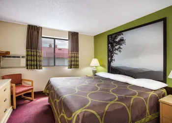 Super 8 by Wyndham Salem VA hotel thumbnail 2