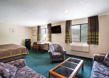 Super 8 by Wyndham Salem VA hotel thumbnail 3