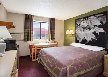 Super 8 by Wyndham Salem VA hotel thumbnail 4