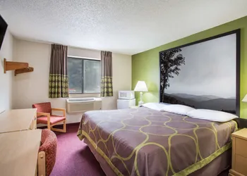 Super 8 by Wyndham Salem VA hotel thumbnail 7
