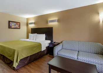 Econo Lodge Roanoke Civic Center hotel thumbnail 8