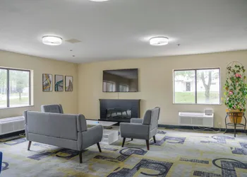 Days Inn by Wyndham Mount Vernon hotel thumbnail 2