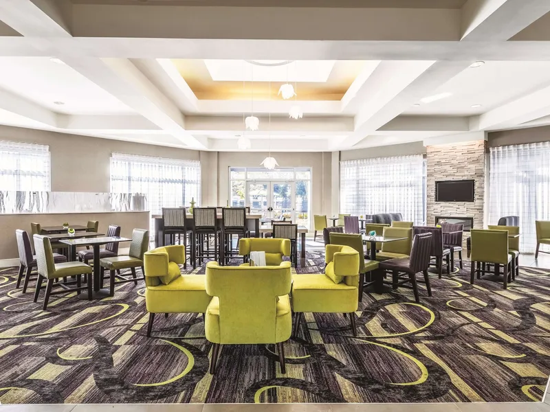 La Quinta Inn & Suites by Wyndham Alexandria Airport hotel detail image 2