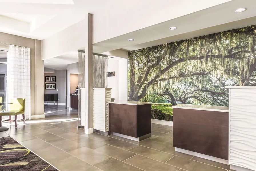 La Quinta Inn & Suites by Wyndham Alexandria Airport hotel detail image 6
