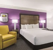 La Quinta Inn & Suites by Wyndham Alexandria Airport hotel detail image 7