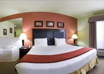Holiday Inn Express & Suites Alexandria by IHG hotel thumbnail 4