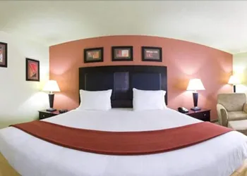 Holiday Inn Express & Suites Alexandria by IHG hotel thumbnail 5