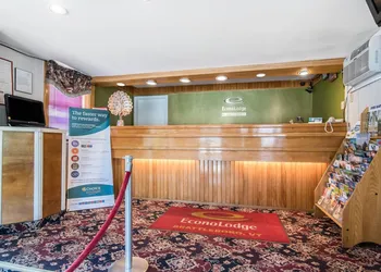Econo Lodge Brattleboro South hotel thumbnail 2