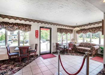 Econo Lodge Brattleboro South hotel thumbnail 7