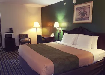Econo Lodge Brattleboro South hotel thumbnail 8